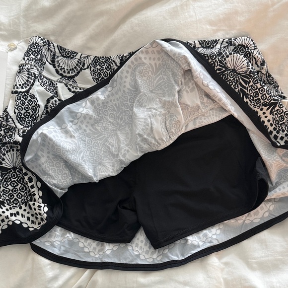 Lilly Pulitzer Luxletic Gardenia Skort - Picture 10 of 10